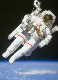 Astronaut bei einem Weltraumspaziergang, © Strato Medien AG