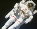 Wieso sind Astronauten schwerelos?